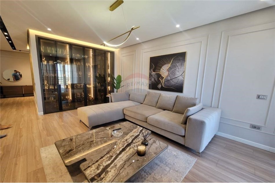 Tirane, shitet apartament 2+1 , 125 m² 290.000 € (SHITET APARTAMENT 2+1+2 TEK BULEVARDI I RI)