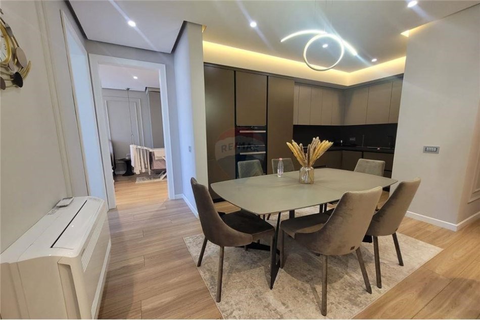 Tirane, shitet apartament 2+1 , 125 m² 290.000 € (SHITET APARTAMENT 2+1+2 TEK BULEVARDI I RI)