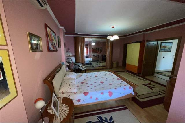 Tirane, shitet apartament 3+1 Kati 8, 165 m² 240.000 Euro (Rruga Petro Nini)