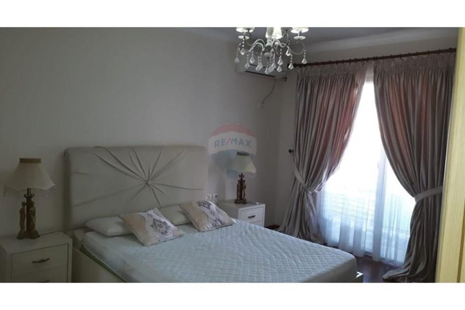 Tirane, jepet me qera 1+1 , 65 m² 400 € (Apartament 1+1 per qera ne Astir)
