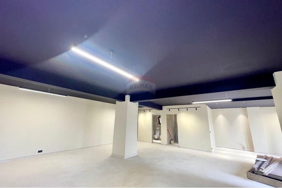 Tirane, jepet me qera zyre Kati 8, 155 m² 2000 € (Qender)