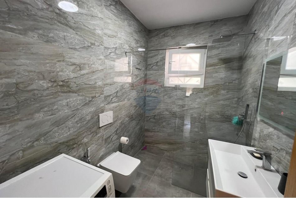 Tirane, jepet me qera apartament 2+1 Kati 7, 100 m² 600 € (Pallati me Shigjeta)