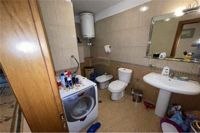 Tirane, shitet apartament 3+1 Kati 8, 165 m² 240.000 Euro (Rruga Petro Nini)