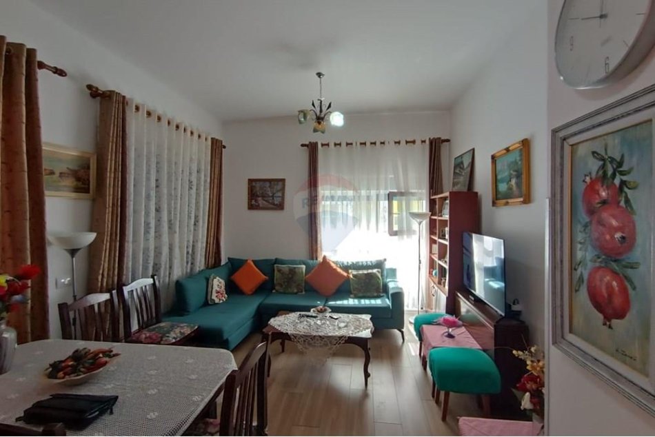 Tirane, shitet apartament 2+1 Kati 2, 83 m² 112.800 € (Ali Demi)