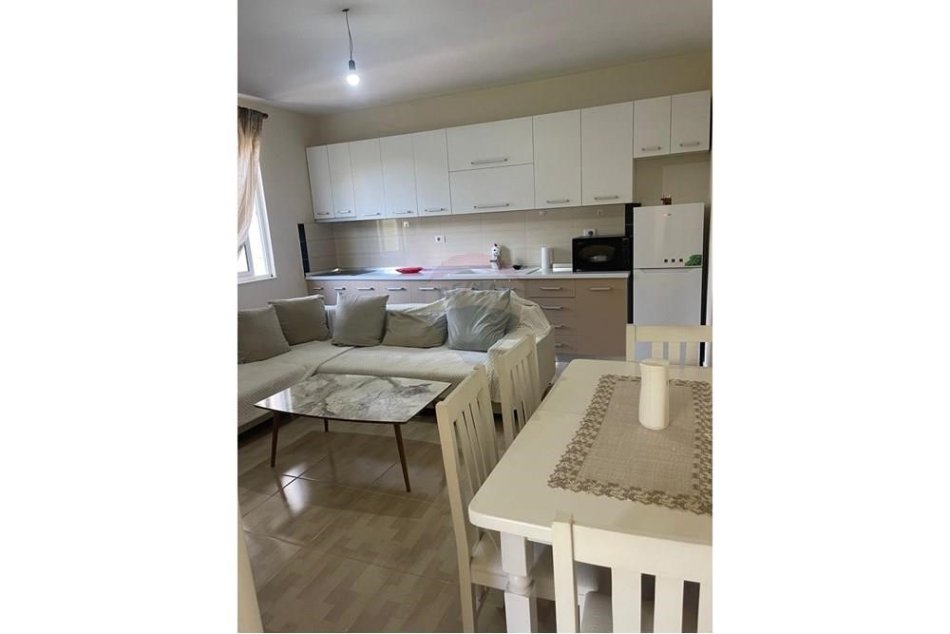 Tirane, shitet apartament 2+1 Kati 5, 87 m² 100.000 € (Shitet apartament 2+1, tek Fresku pranë bar Deus.)