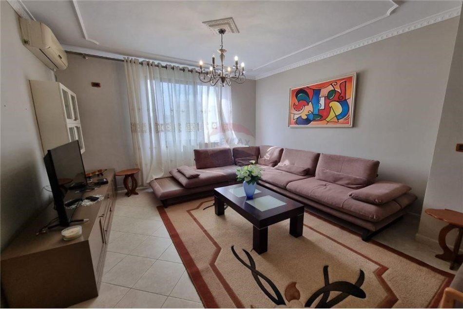 Tirane, jepet me qera apartament 3+1 Kati 5, 117 m² 750 € (APARTAMENT 3+1+2 PER QIRA TEK 21 DHJETORI!)