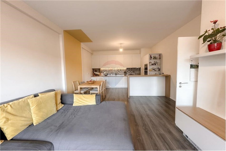 Tirane, shitet apartament 2+1 Kati 2, 101 m² 210.000 € (APARTAMENT 2+1 PER SHITJE PERBALL EUROPIANIT)