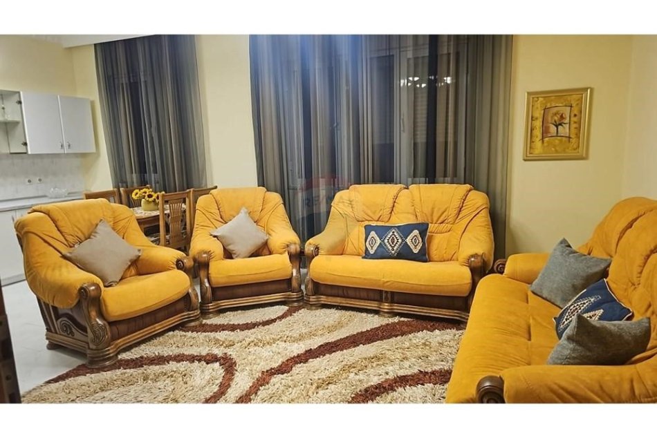 Tirane, jepet me qera apartament 2+1 Kati 3, 128 m² 600 € (JEPET ME QIRA APARTAMENT, TE KODRA E PRIFTIT!)