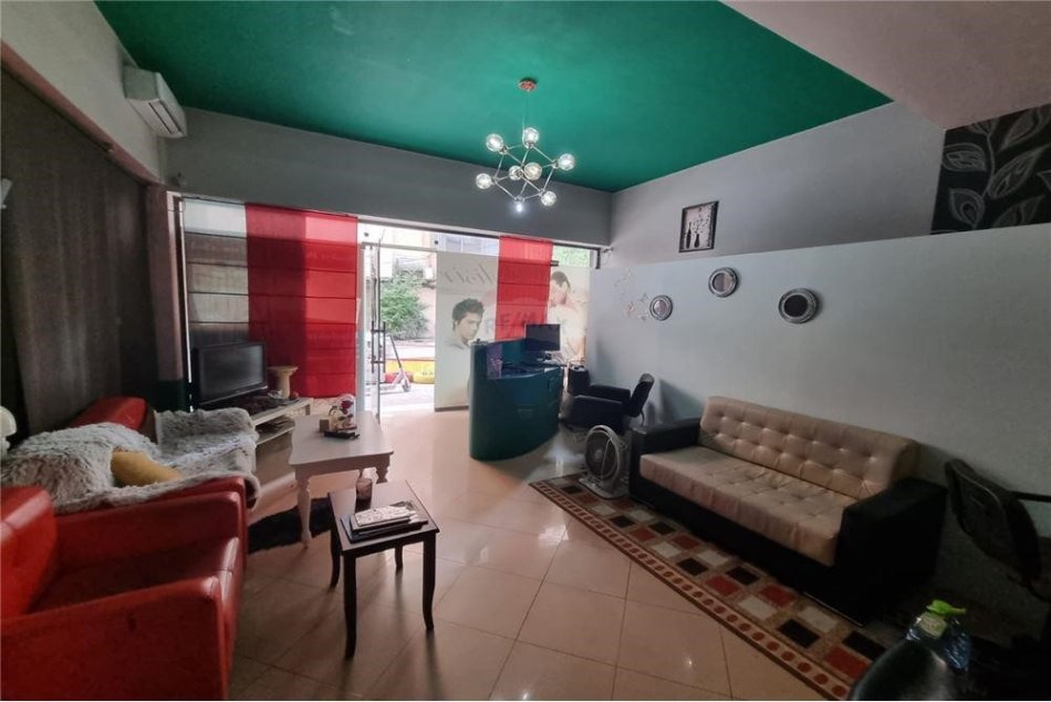 Tirane, shitet ambjent biznesi Kati 0, 70 m² 160.000 € (AMBIENT KOMERCIAL PER SHITJE TE KOMUNA E PARISIT!)