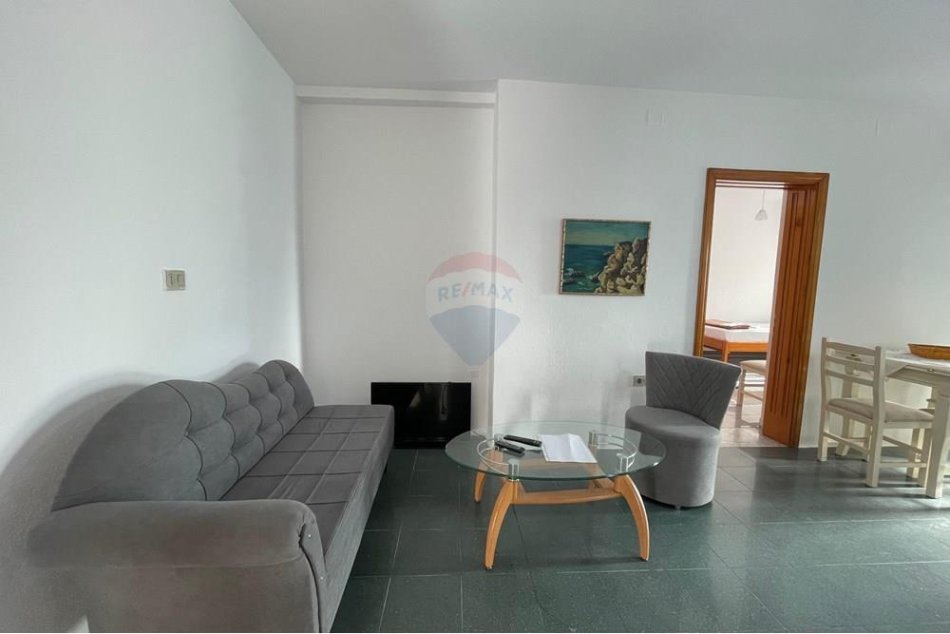 Tirane, jepet me qera apartament 1+1 Kati 2, 50 m² 450 € (Mozaiku - 21 Dhjetori)