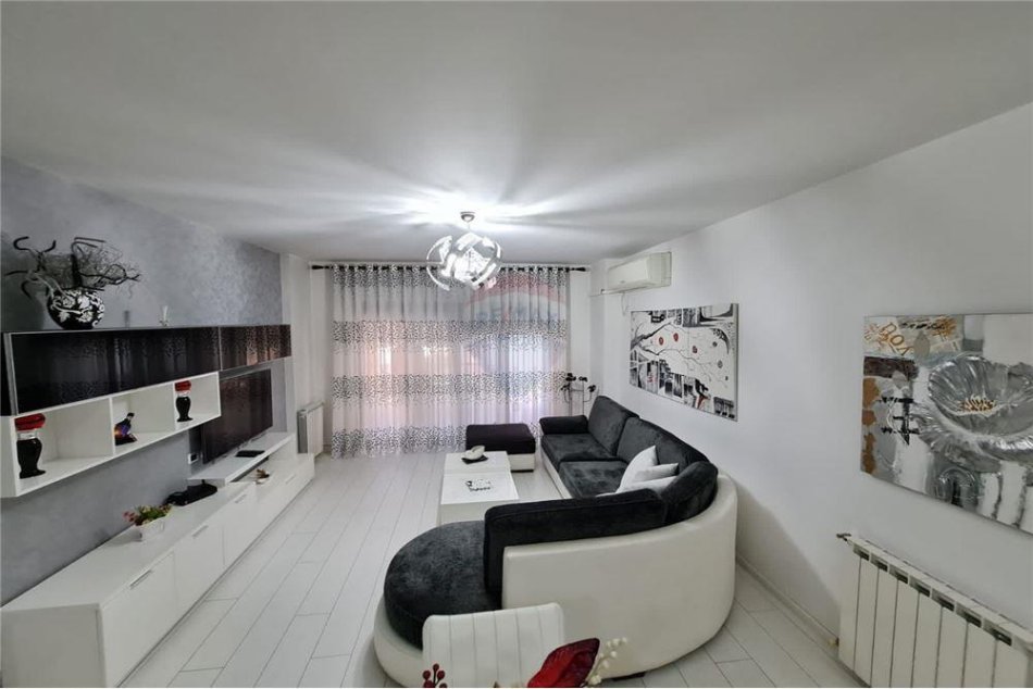 Tirane, jepet me qera apartament 2+1 Kati 5, 105 m² 750 € (Skender Luarasi - Komuna e Parisit)