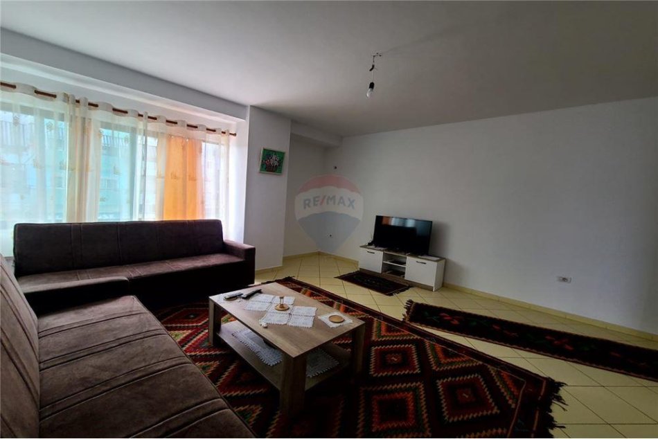 Tirane, jepet me qera apartament 2+1 Kati 1, 115 m² 350 € (Rruga Agon - Laprakë)