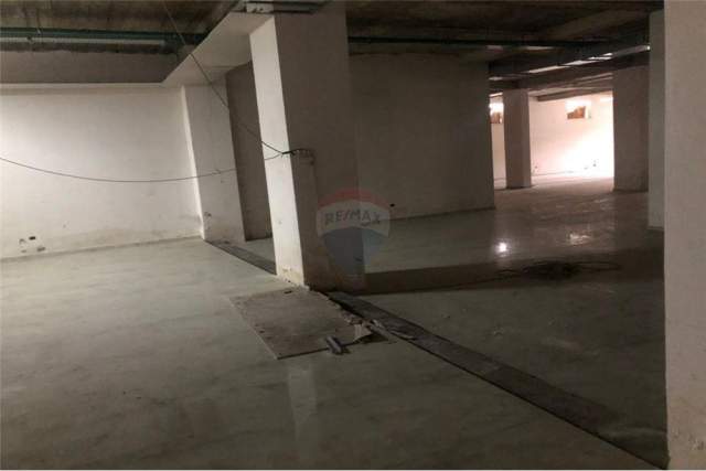 Tirane, jepet me qera magazine Kati -1, 1.328 m² 3.054 Euro (Fresku)