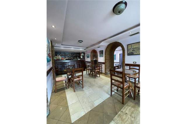 Tirane, jepet me qera ambjent biznesi Kati 0, 180 m² 2.000 Euro (Pjeter Bogdani)