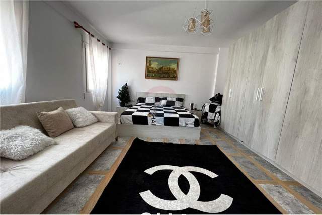 Tirane, shitet apartament 1+1 Kati 1, 75 m² 72.000 Euro (Prane Xhamis)