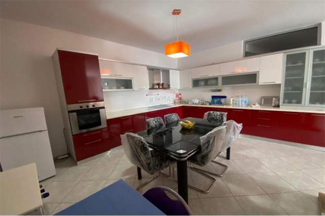 Vlore, shitet apartament 3+1+BLK Kati 6, 158 m² 102.000 Euro (Rruga Dush Strati)