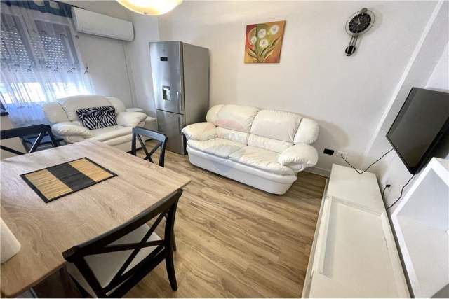 Tirane, jepet me qera apartament 2+1+BLK Kati 4, 80 m² 450 Euro (Pazari i Ri)