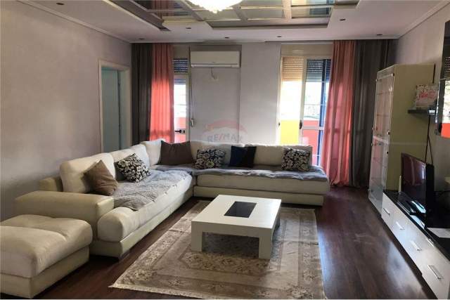Tirane, jepet me qera apartament 3+1+A+BLK Kati 2, 102 m² 350 Euro (Tek Fresku)