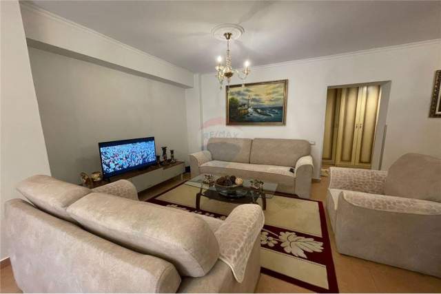 Tirane, jepet me qera apartament 1+1+A Kati 2, 80 m² 500 Euro (Rr. Faik Konica)