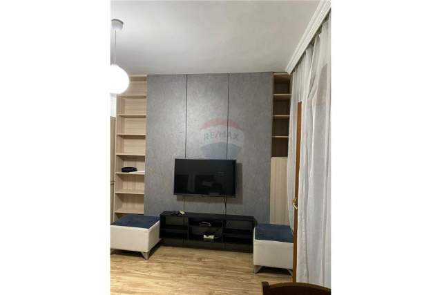 Tirane, jepet me qera apartament 2+1+BLK Kati 5, 90 m² 600  (9 Katshet Qender)