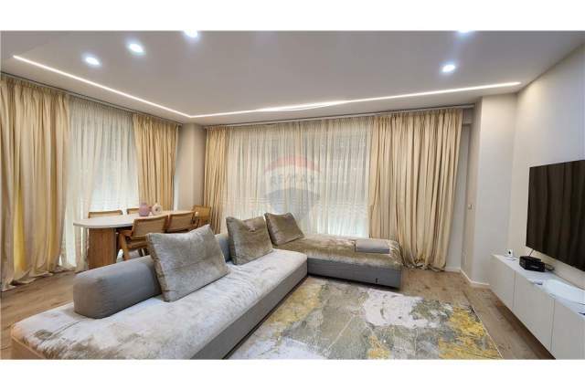 Tirane, jepet me qera apartament 2+1+A+BLK Kati 2, 140 m² 1.600 Euro (Rr. Faik Konica)