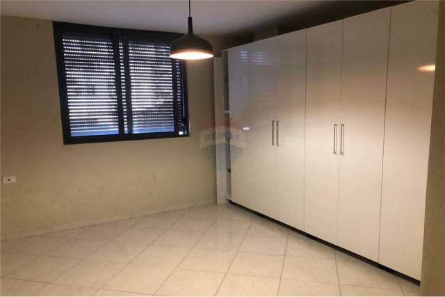 Tirane, shitet apartament 2+1+BLK Kati 2, 110.000 m² 110.000  (Komuna e Parisit)