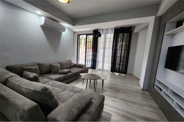 Tirane, jepet me qera apartament 2+1+A Kati 1, 105 m² 600 Euro (Komuna Parisit)