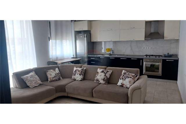 Tirane, jepet me qera apartament 1+1+A+BLK Kati 8, 67 m² 400 Euro (Hoxha Tahsin)