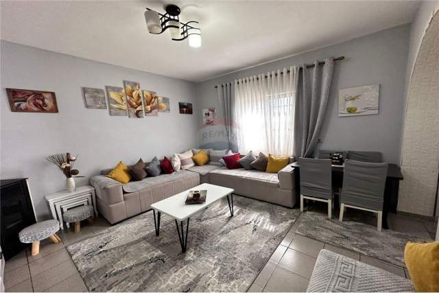 Tirane, shitet shtepi 2+1 Kati 0, 200 m² 120.000 Euro (Rruga Grigor Clika)