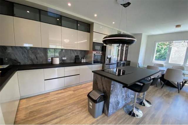 Tirane, shes apartament 2+1 Kati 3, 111 m² 230.000 Euro (liqeni i thate)
