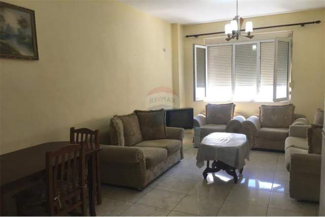 Tirane, jepet me qera apartament 1+1 Kati 5, 83 m² 300 Euro (Laprake)