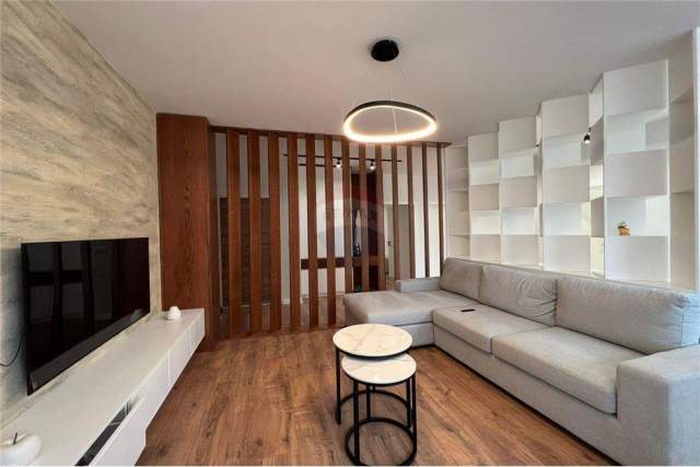 Tirane, jap me qera apartament 2+1+BLK Kati 3, 800 Euro (kristal center)