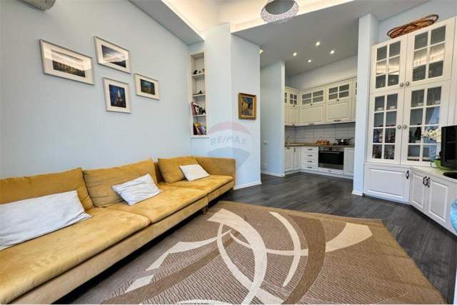 Tirane, jepet me qera apartament 2+1+BLK Kati 10, 108 m² 700 Euro (Rruga e Kavajes)
