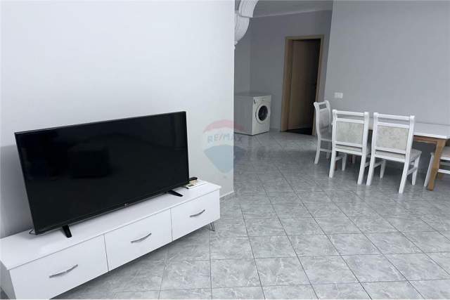Tirane, jepet me qera apartament 1+1 Kati 2, 80 m² 350euro Euro (xhamlliku)