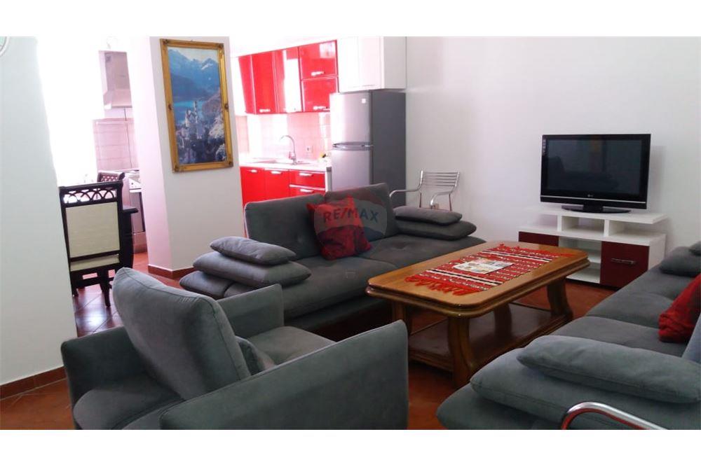 Shitet Apartament 1+1 tek Ish Restorant Durresi