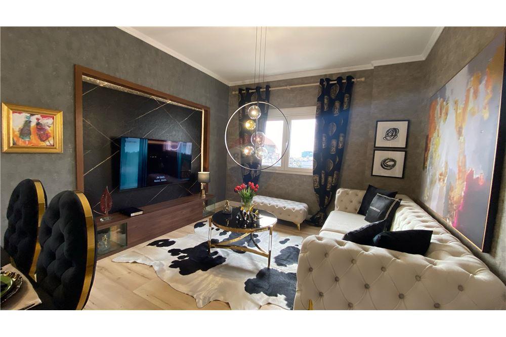 Shitet Apartament 2+1 tek Stacioni Trenit