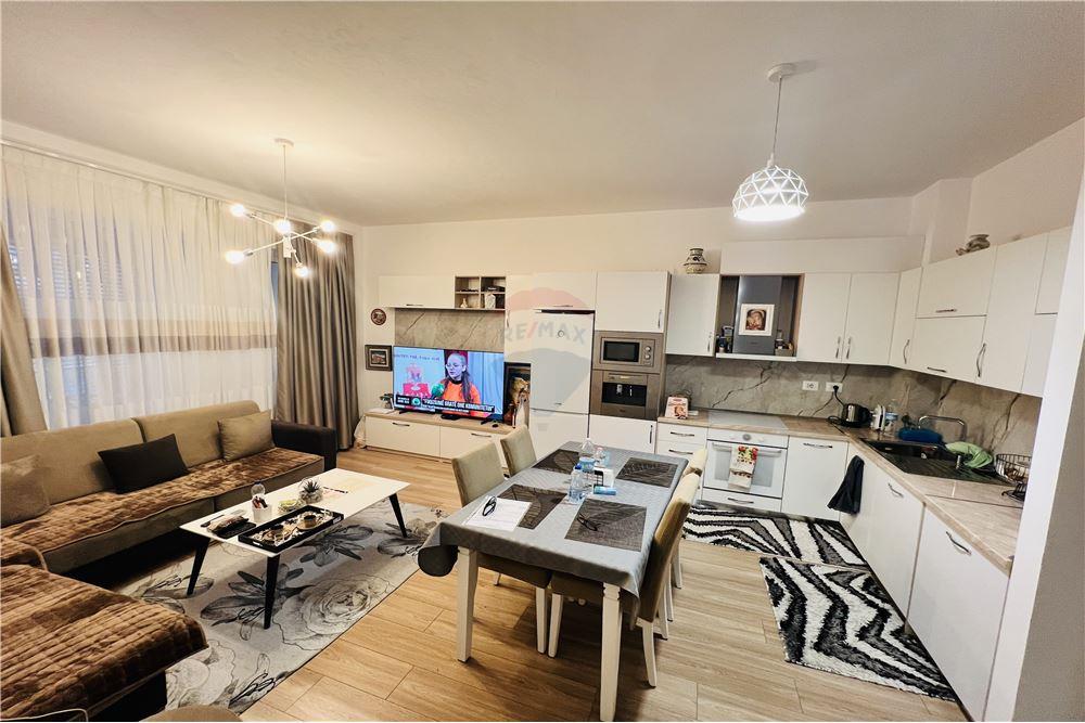 Shitet Vile Elitare ne Venture Park Residence-City Park