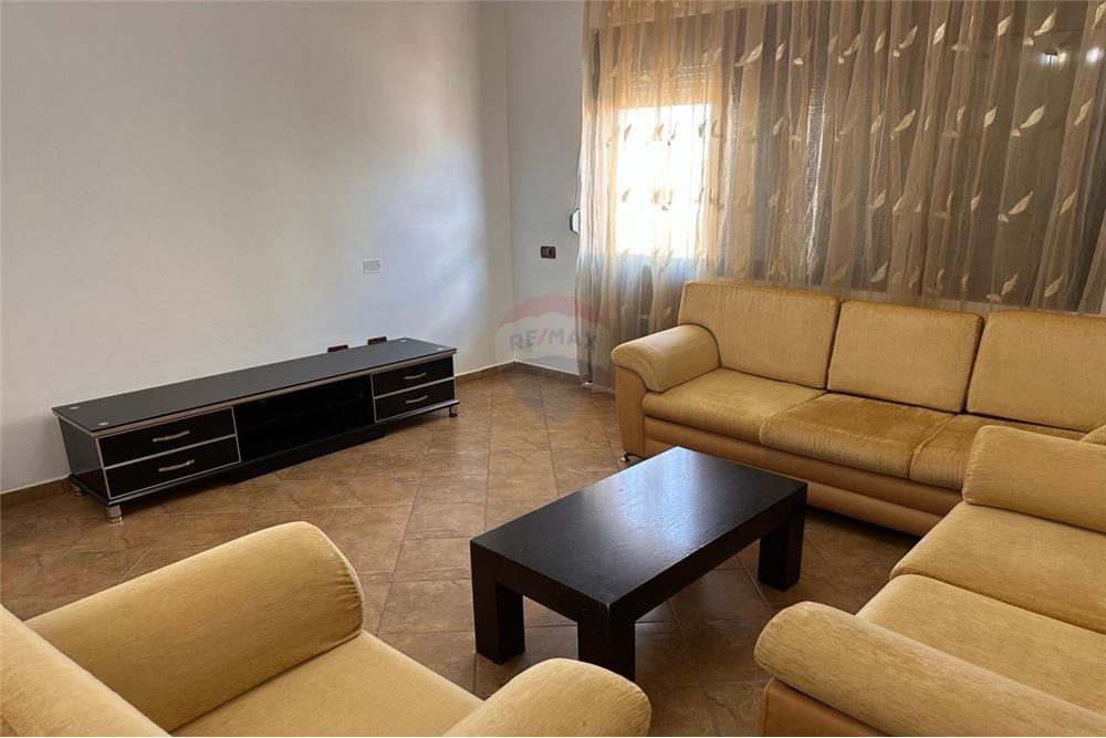 Apartament 3+1+ post parkimi me qira ne Selite 40.000 Leke/Muaj