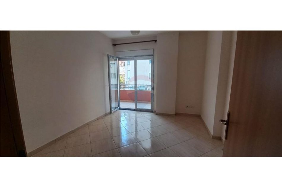 Jepet Apartament me qira 2+1 tek Don Bosko 650Euro/Muaj