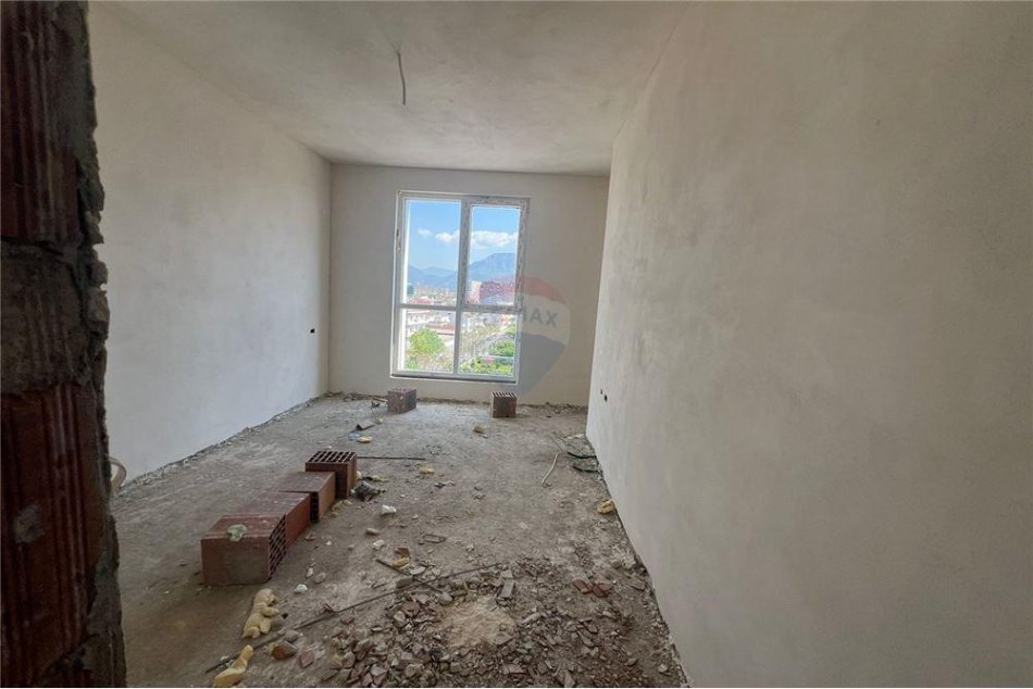 Apartament 1+1 per shitje tek Bulevardit i RI!