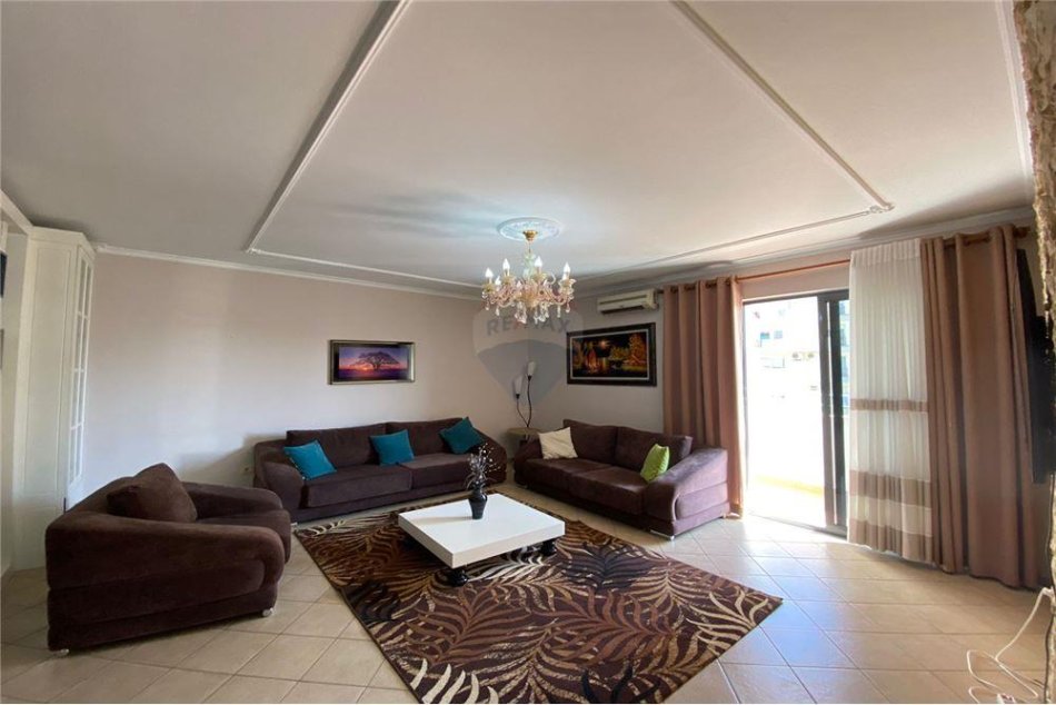 Tirane, jepet me qera apartament 2+1+Ballkon, Kati 5, 104 m² 600 € (Rruga e Durresit)