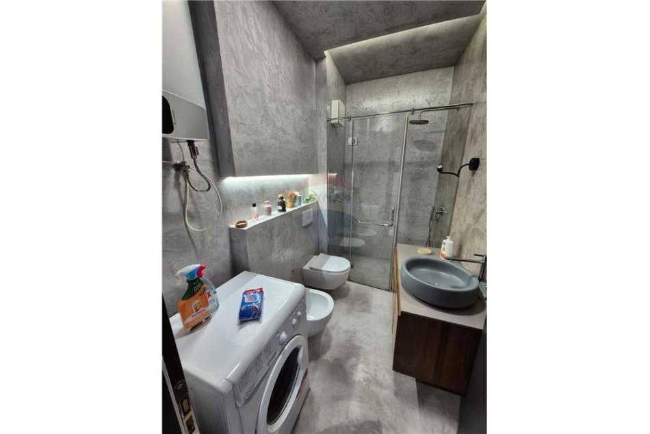 Tirane, jepet me qera 1+1+Ballkon , 550 € (Liqeni i Thate)