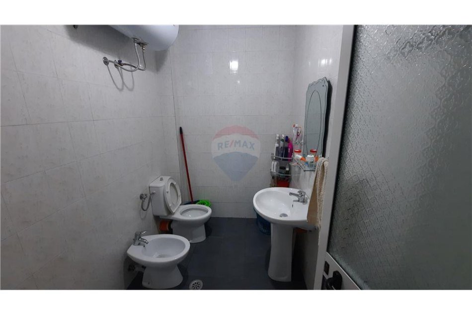 Tirane, shitet 1+1 Kati 1, 77 m² 120.000 € (Bulevardi Zhan D&#039;ark)