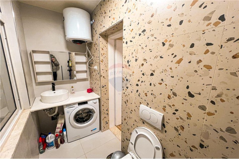 Tirane, shitet 2+1 Kati 4, 57 m² 140.000 € (9 Katshet, Qender)