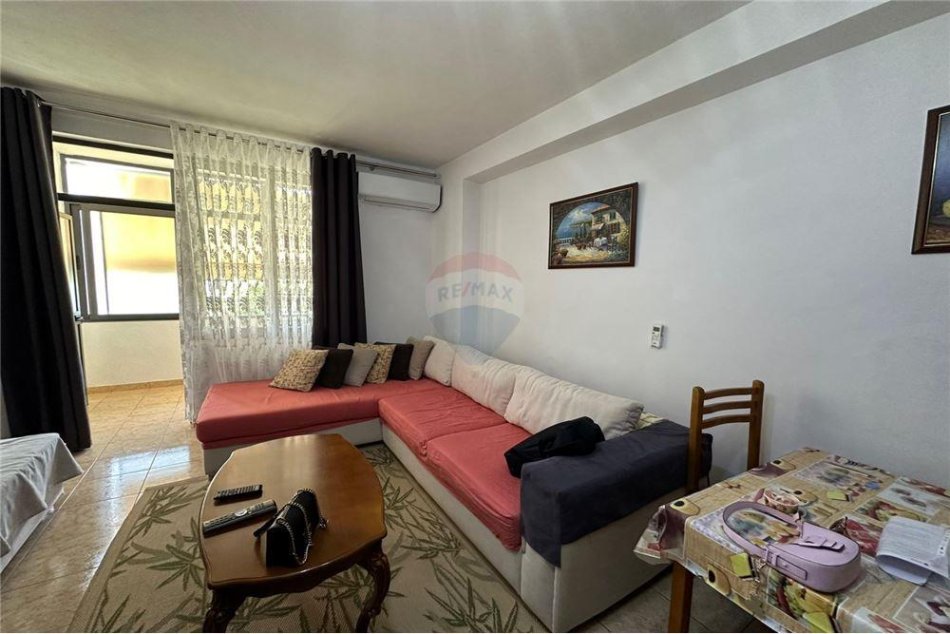 Tirane, shitet apartament 1+1 Kati 3, 65 m² 90.000 € (rruga e dibres)