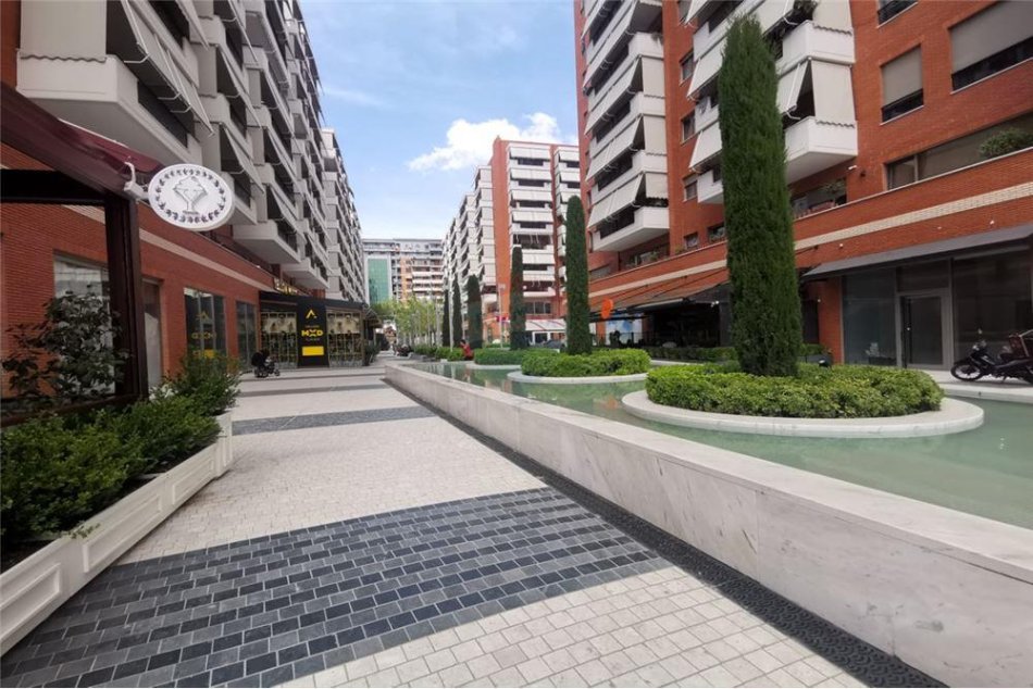 Tirane, jepet me qera ambjent biznesi Kati 0, 66 m² 1.300 € (Kompleksi Delijorgji)