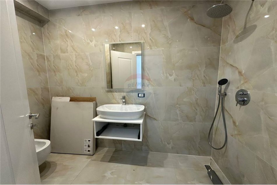 Tirane, jepet me qera apartament 2+1+Ballkon Kati 3, 118 m² 1.200 € (Kompleksi Olimpik)
