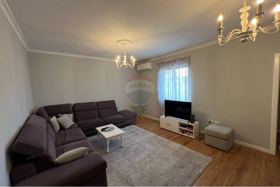 Tirane, shitet apartament 1+1 Kati 4, 53 m² (Rruga Fortuzi)