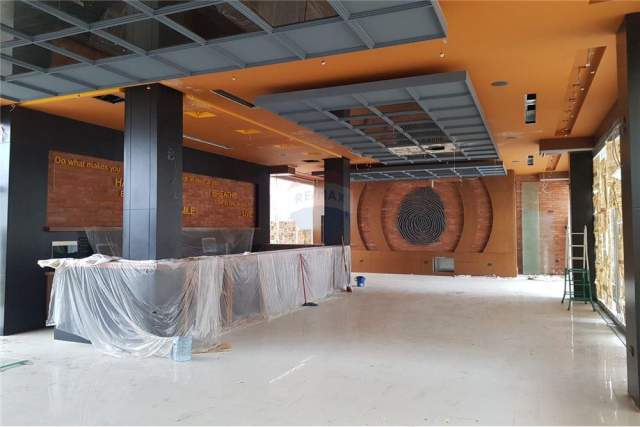 Tirane, jepet me qera ambjent biznesi Kati 0, 167 m² 2.000 Euro (Astir)