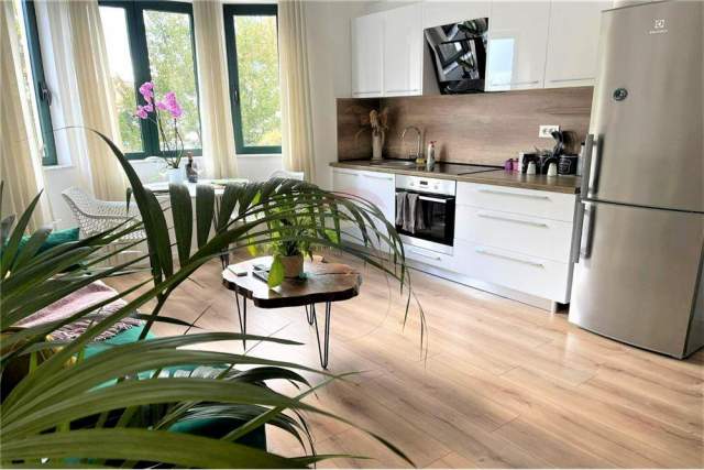 Tirane, jepet me qera apartament 1+1+A Kati 2, 60 m² 400 Euro (Rr. Siri Kodra)
